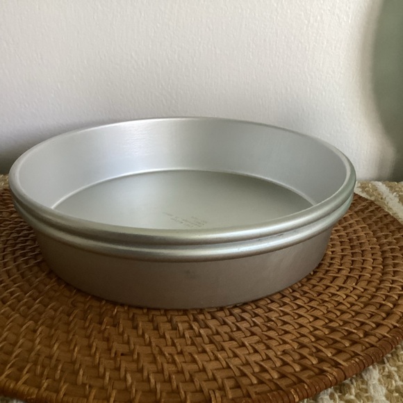 🎂 WILTON 9” cake pan set 1987 Vintage EUC - Picture 4 of 7